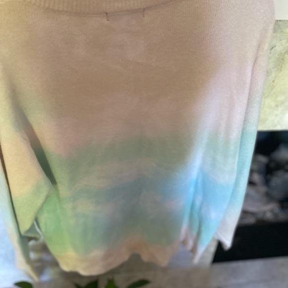 FATEs SIGNATURE LARGE SLEEVES SWEATER NWOT NEVER WORN M very soft - Picture 4 of 7